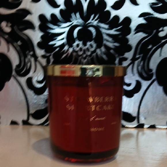 DW Home Other - Strawberrt Shortcake Candle
